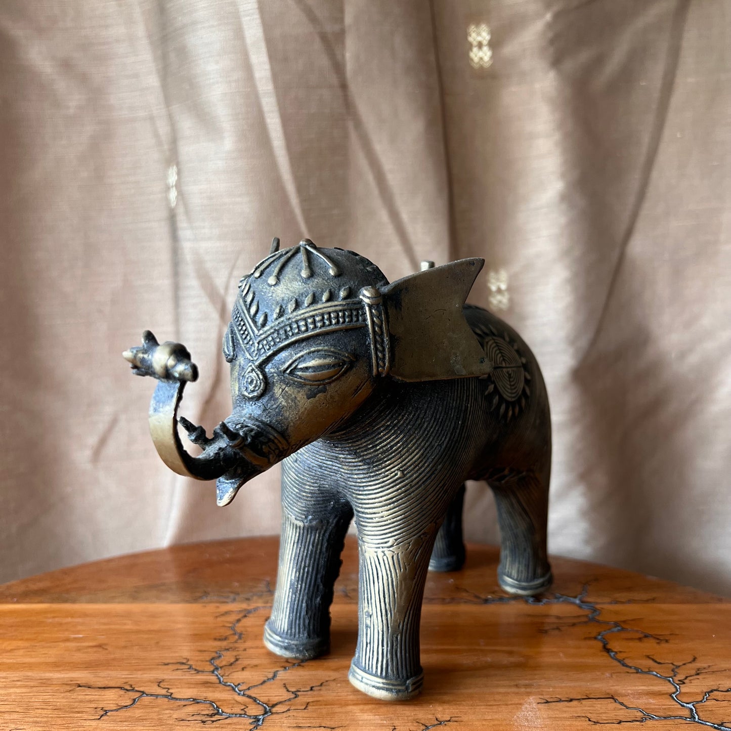 Éléphant avec cavalier - Figurine vintage en laiton de Bastar Art, Inde