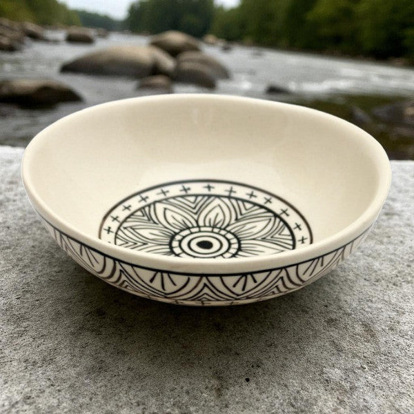 Bol plat, noir et blanc