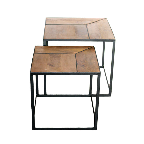 Table d'appoint courbée