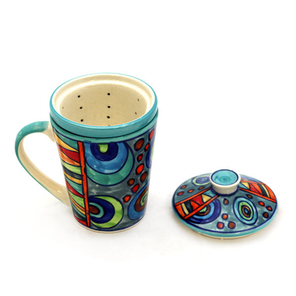 Tasse mit Sieb und Deckel