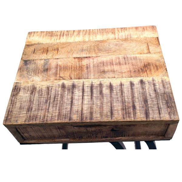 Tavolino laterale, tavolo per laptop "Curved": il design incontra la funzionalità