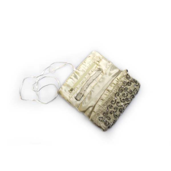 Rotolo di gioielli bianchi