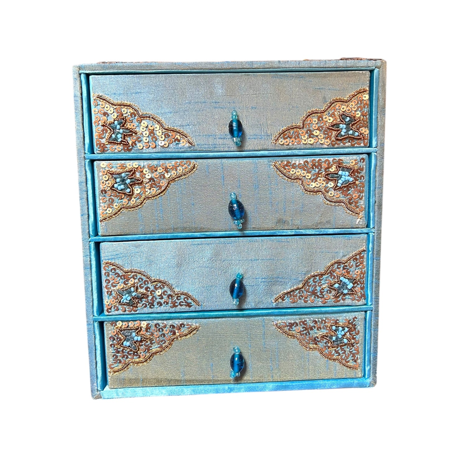 Boîtes à bijoux brodées à la main