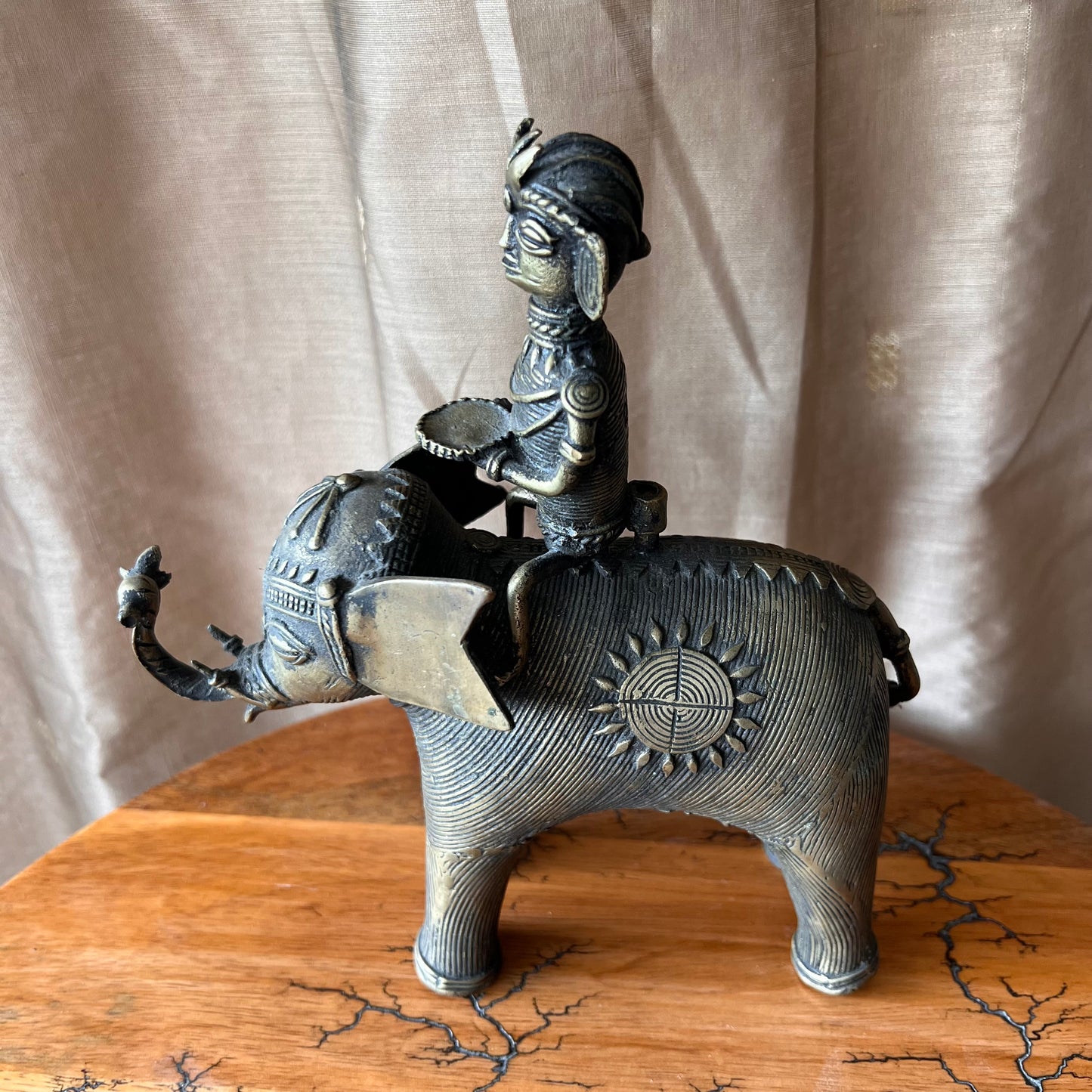 Éléphant avec cavalier - Figurine vintage en laiton de Bastar Art, Inde