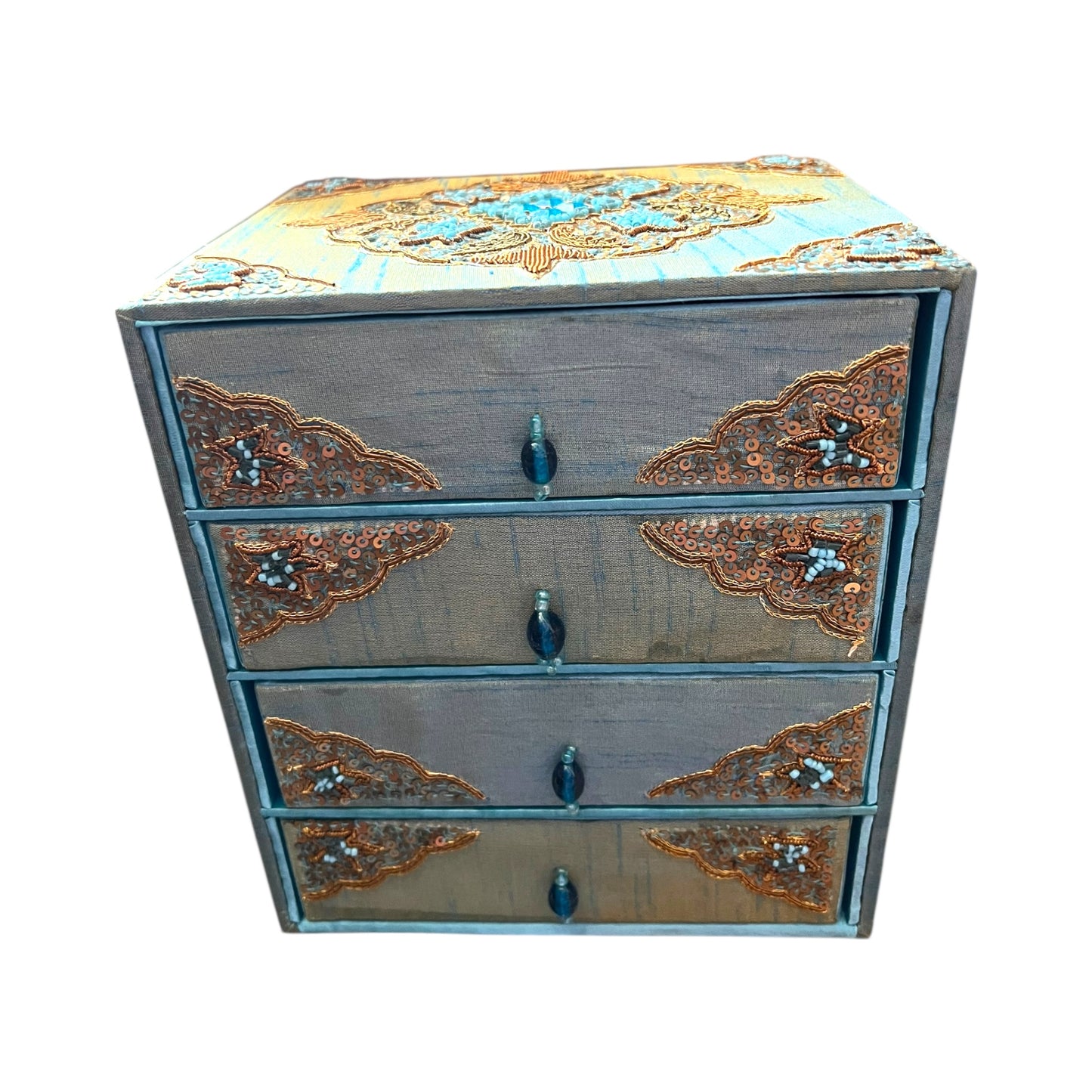 Boîtes à bijoux brodées à la main