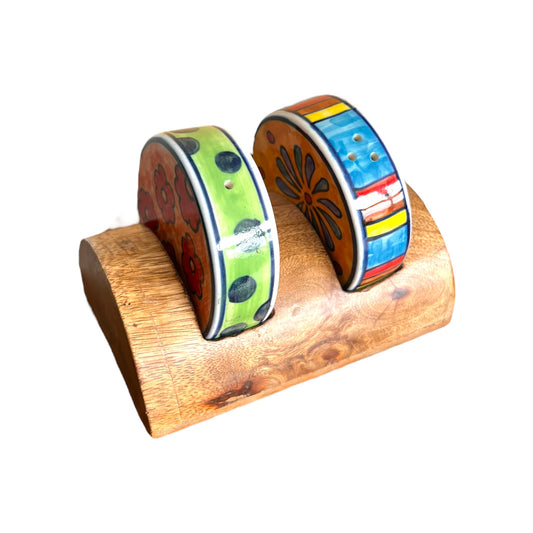 Salière et poivrière avec support en bois