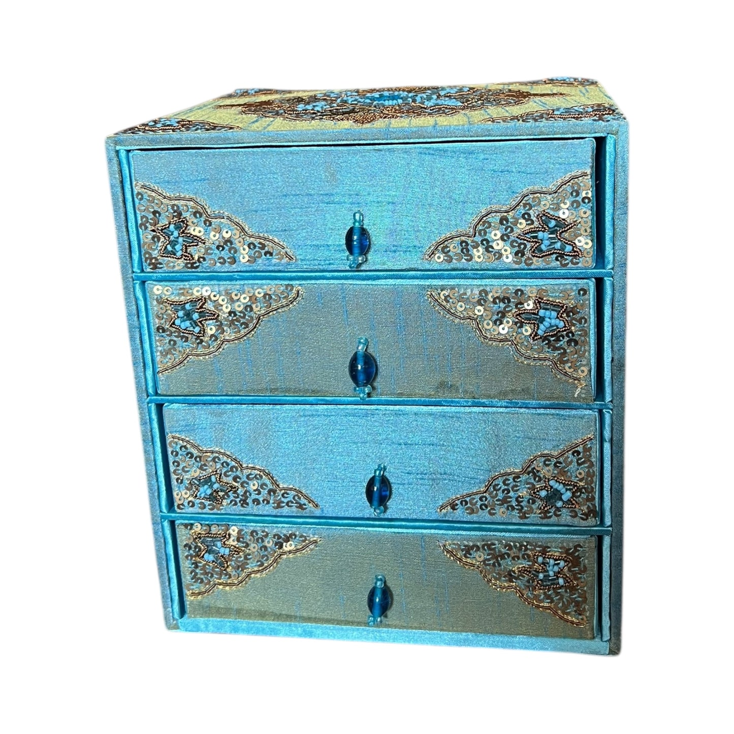 Boîtes à bijoux brodées à la main