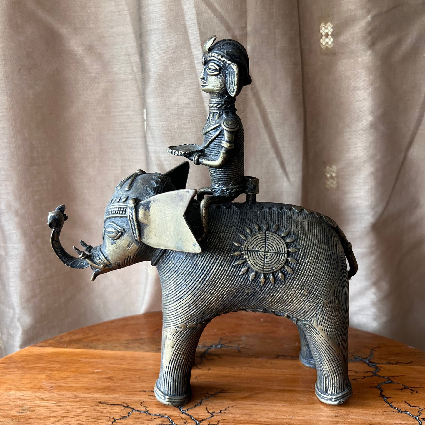 Éléphant avec cavalier - Figurine vintage en laiton de Bastar Art, Inde