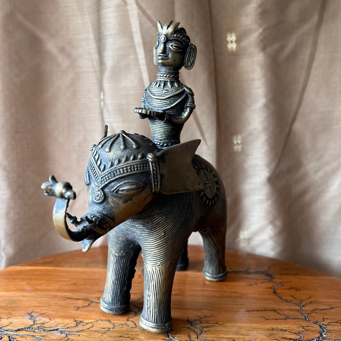Éléphant avec cavalier - Figurine vintage en laiton de Bastar Art, Inde