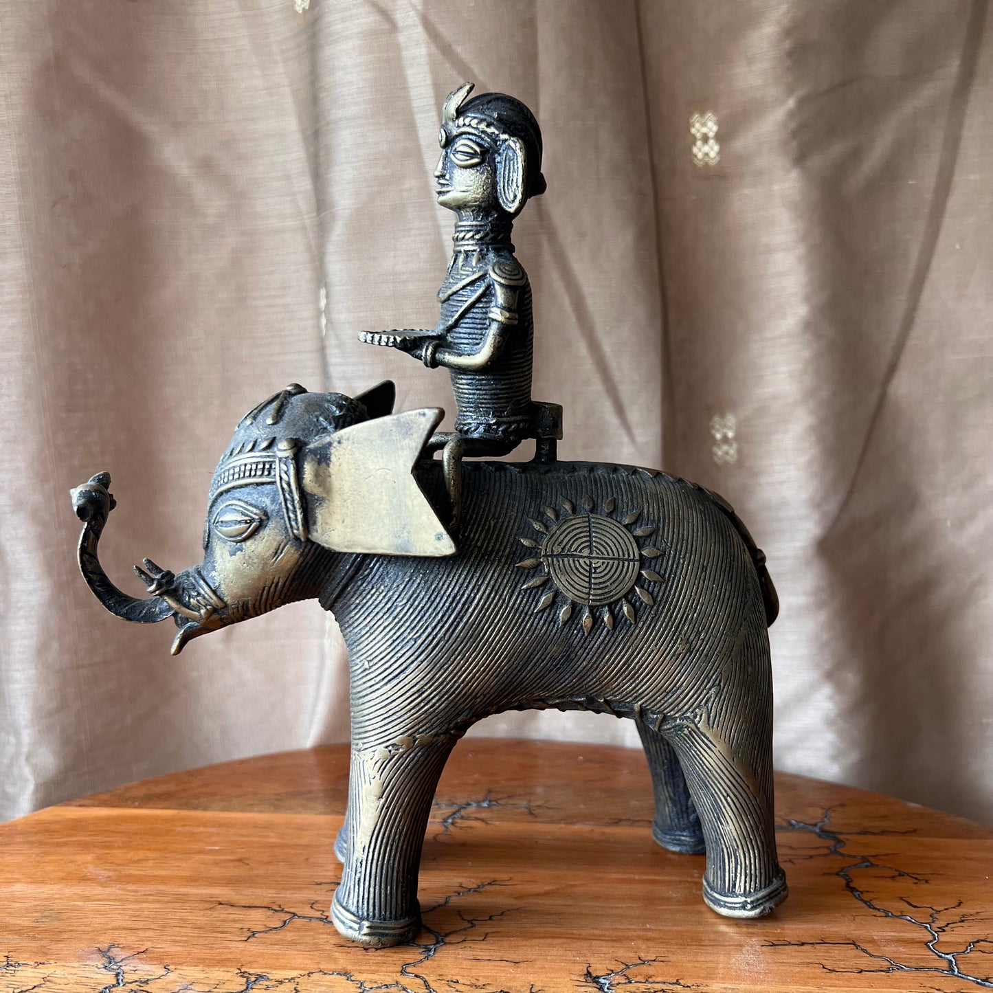 Éléphant avec cavalier - Figurine vintage en laiton de Bastar Art, Inde