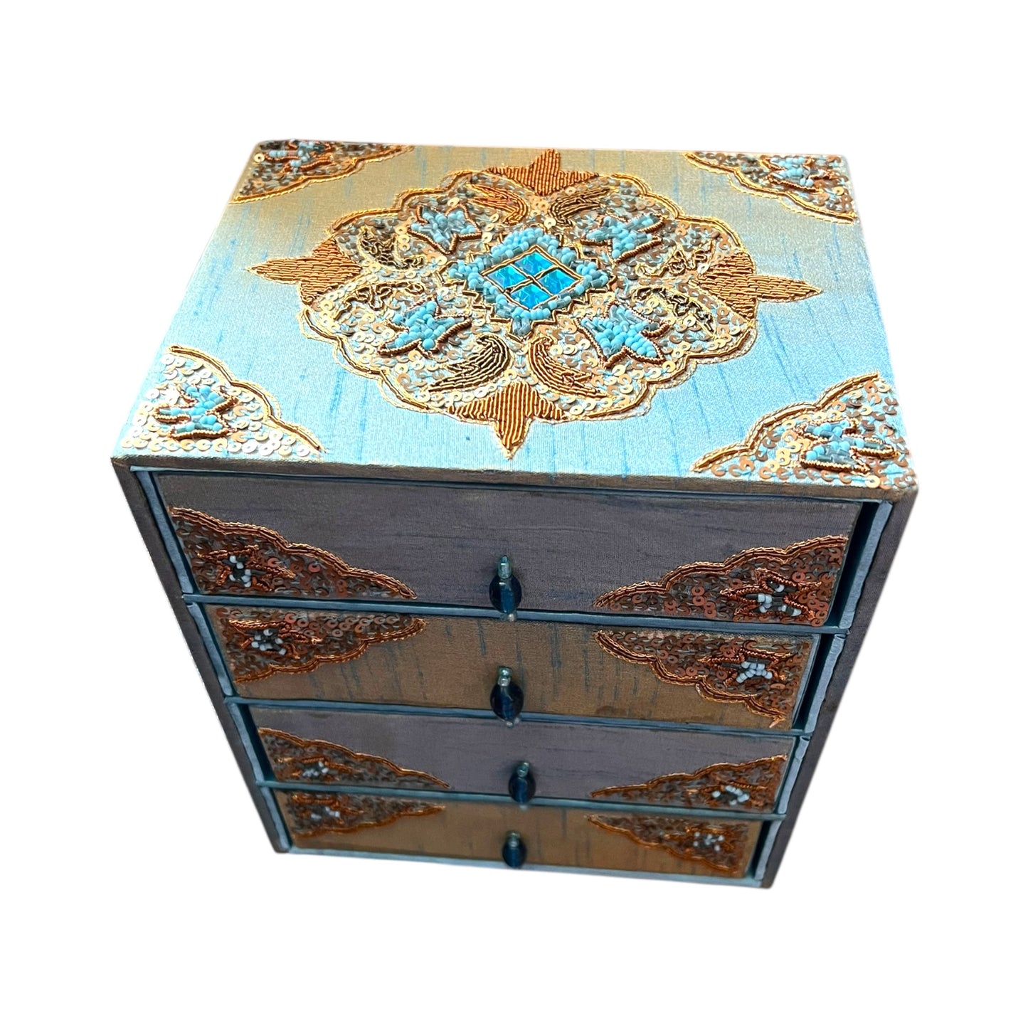 Boîtes à bijoux brodées à la main