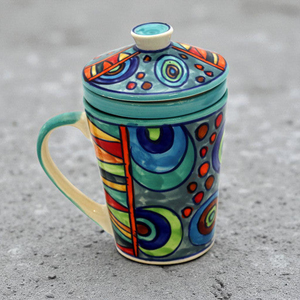 Tasse mit Sieb und Deckel