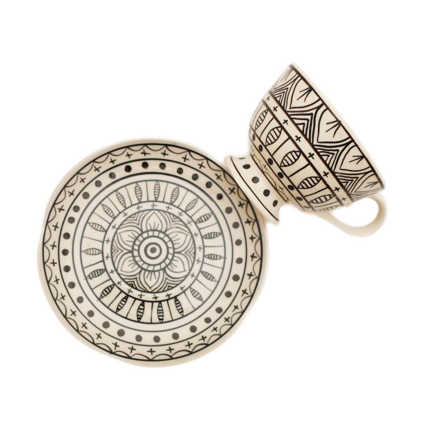 Set di tazze e piattini, bianco e nero, dipinti a mano