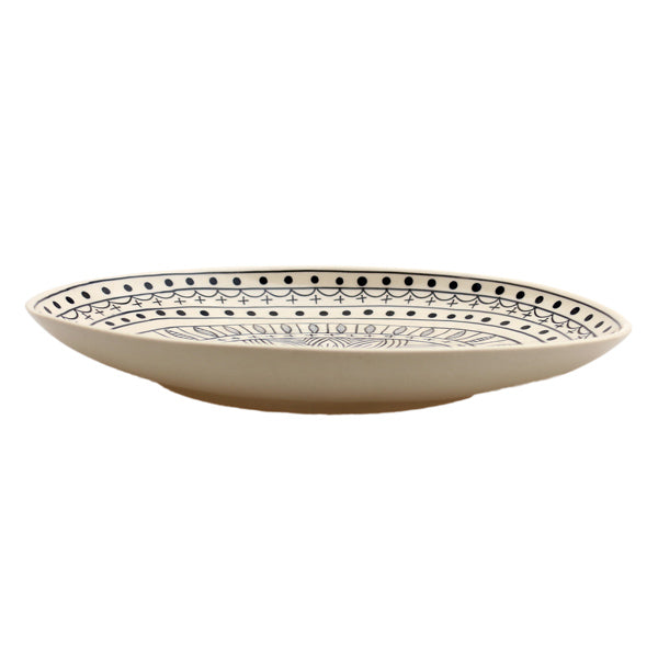 Large oval plate black/white