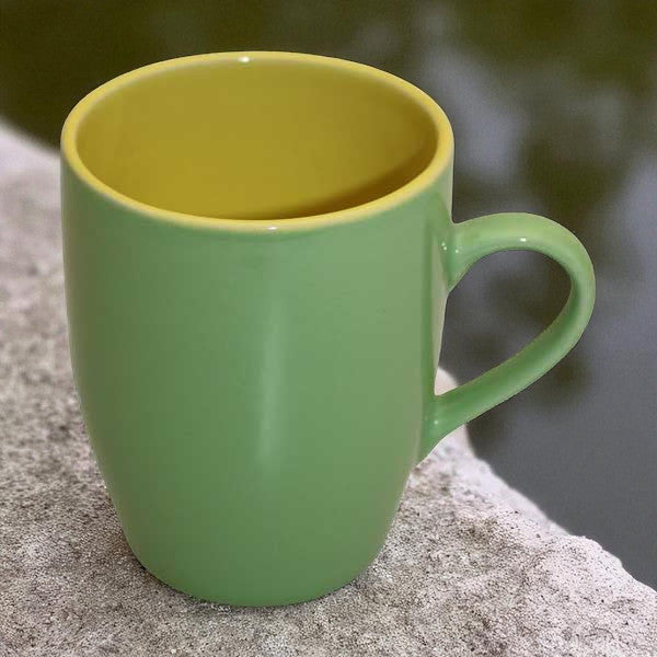 Tasse grün - Kaffeetasse mit gelbem Innenbereich 350ml
