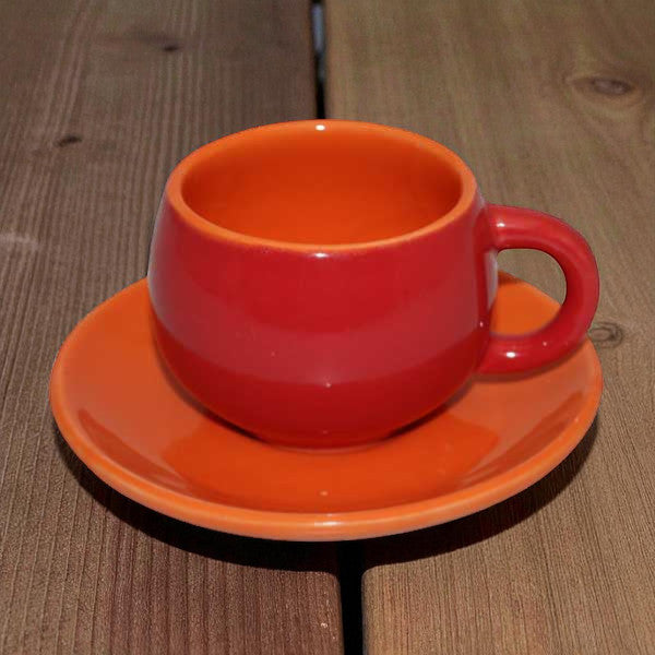 Tazzina da caffè espresso con piattino rosso