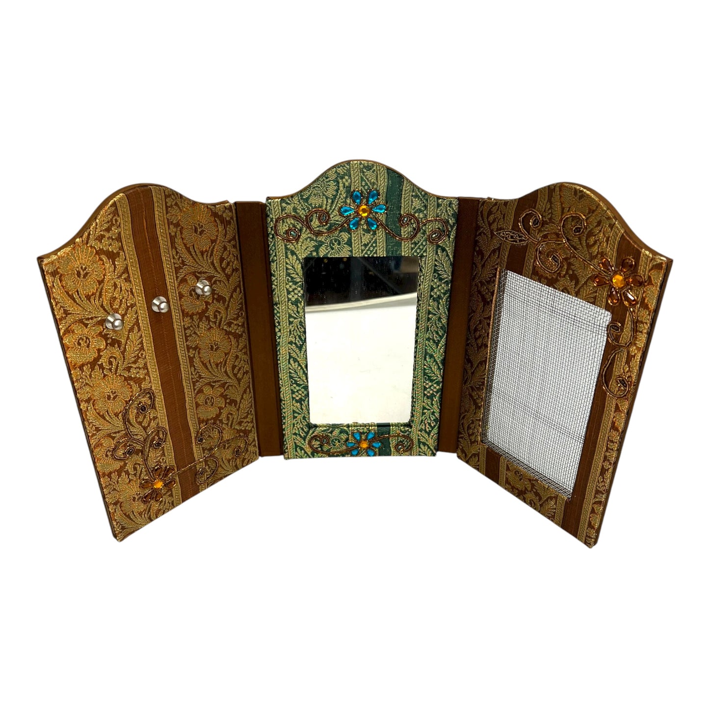 Schmuckwand mit Spiegel – Handbestickt & Stoffbezogen